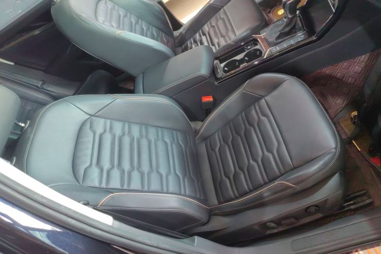 Used Volkswagen Passat 2020 Facelift 330TSI Elite Edition China VI Standard Right Front Seat