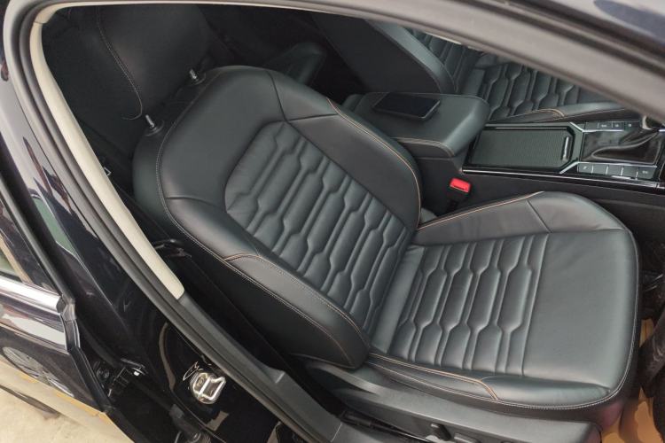 Used Volkswagen Passat 2020 330TSI Elite Edition China VI Right Front Seat