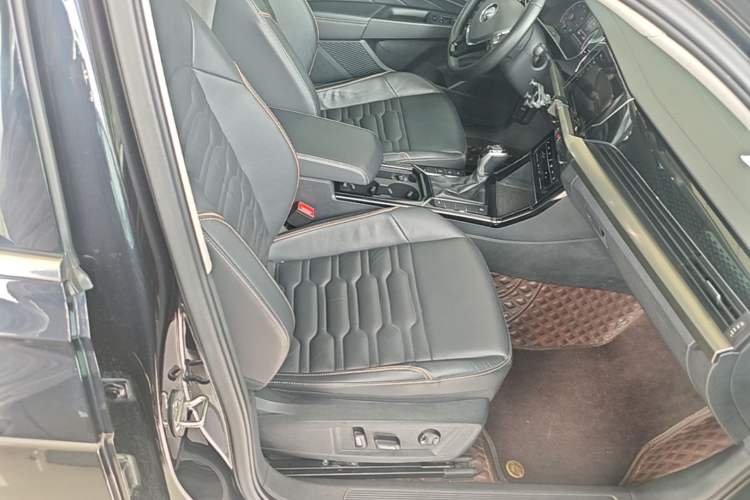 Used Volkswagen Passat 2020 330TSI Elite Edition China VI Right Front Seat