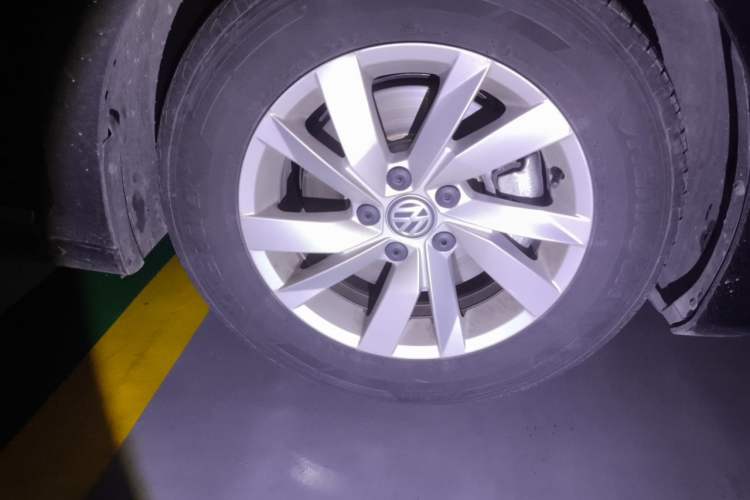 Used Volkswagen Passat 2020 280TSI Business Edition China VI Standard Right Front Wheel Hub