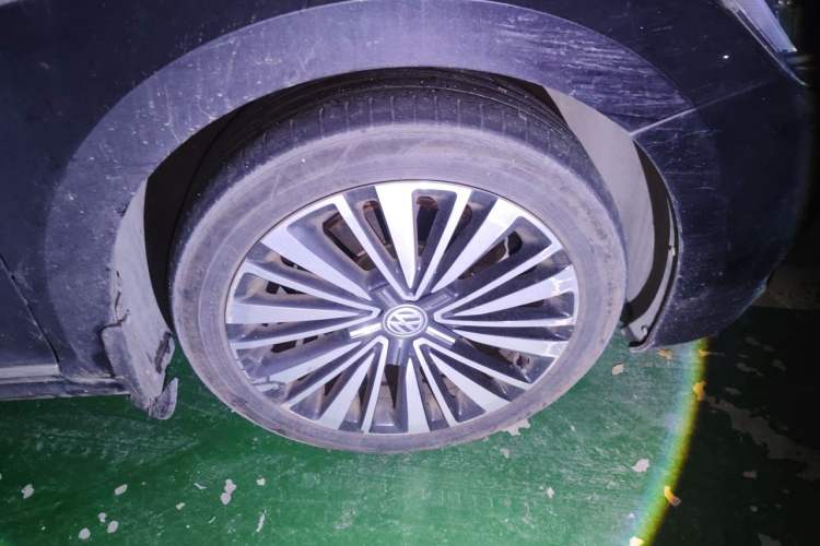 Used Volkswagen Passat 2020 330TSI Luxury Edition China VI Right Front Wheel Hub
