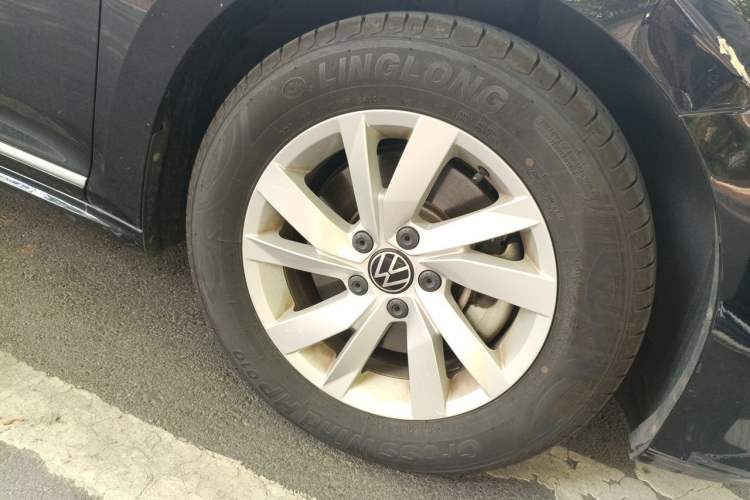 Used Volkswagen Passat 2020 Revised Version 280TSI Business Edition China VI Standard Right Front Wheel Hub