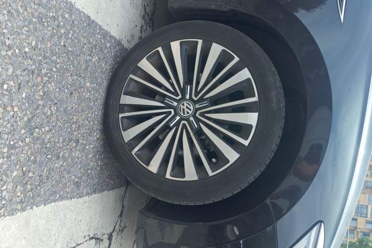 Used Volkswagen Passat 2020 380TSI Prestige Edition China VI Standard Right Front Wheel Hub