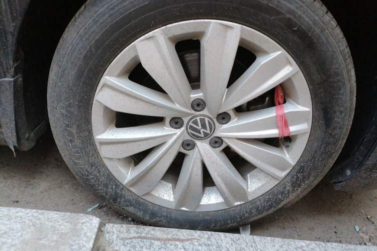 Used Volkswagen Passat 2020 Facelift 330TSI Elite Edition China VI Standard Right Front Wheel Hub