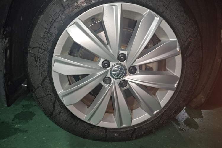 Used Volkswagen Passat 2020 330TSI Elite Edition China VI Right Front Wheel Hub
