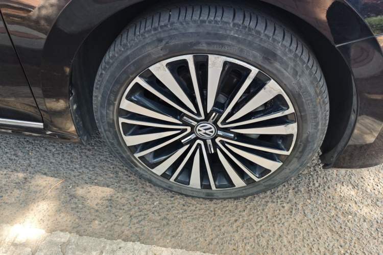 Used Volkswagen Passat 2020 330TSI Luxury Edition China VI Right Front Wheel Hub