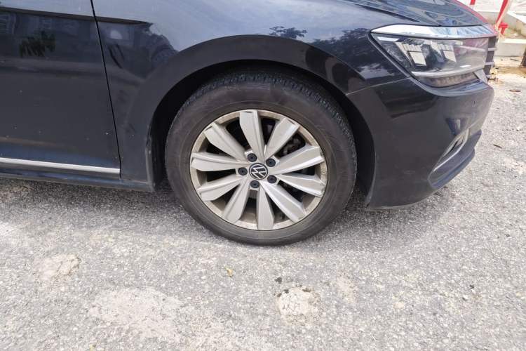 Used Volkswagen Passat 2020 330TSI Elite Edition China VI Right Front Wheel Hub