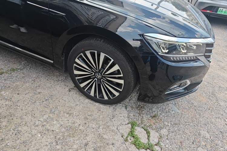 Used Volkswagen Passat 2020 Revised Version 330TSI Luxury Edition China VI Standard Right Front Wheel Hub