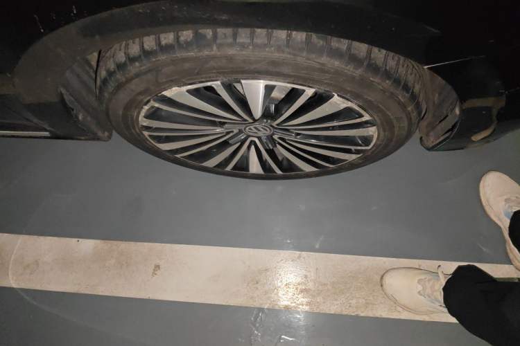 Used Volkswagen Passat 2020 330TSI Luxury Edition China VI Right Front Wheel Hub