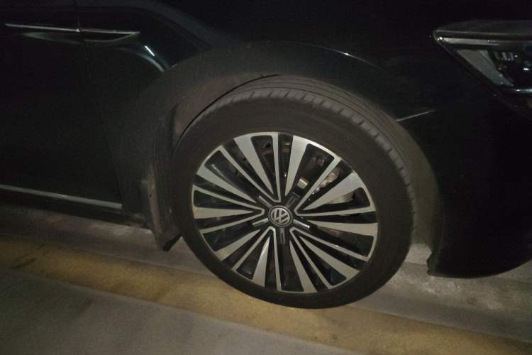 Used Volkswagen Passat 2020 330TSI Luxury Edition China VI Right Front Wheel Hub