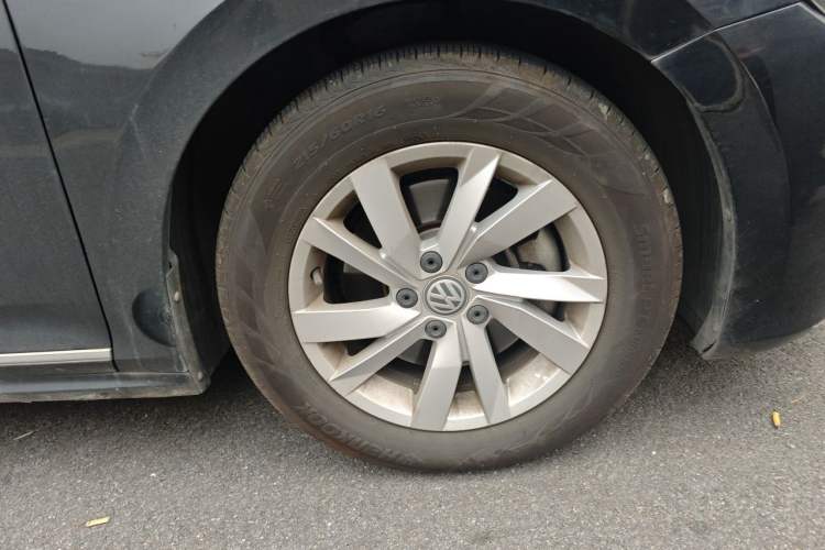 Used Volkswagen Passat 2020 280TSI Business Edition China VI Standard Right Front Wheel Hub
