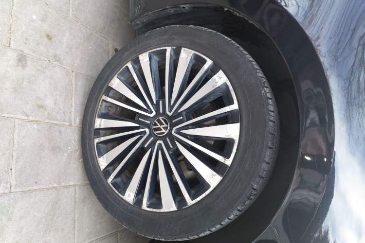 Used Volkswagen Passat 2020 Revised Version 330TSI Luxury Edition China VI Standard Right Front Wheel Hub
