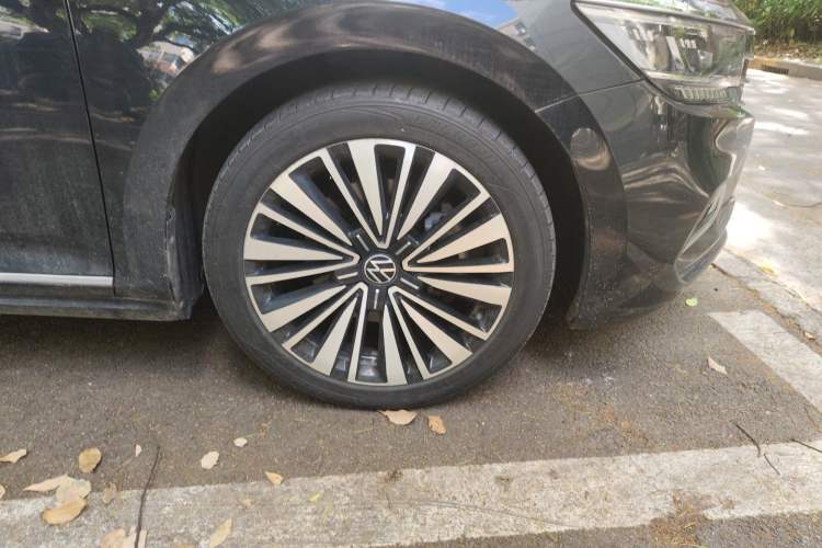 Used Volkswagen Passat 2020 330TSI Elite Edition China VI Right Front Wheel Hub