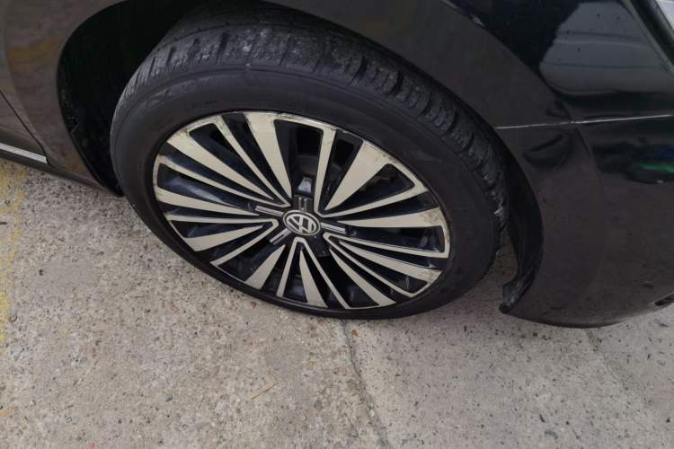 Used Volkswagen Passat 2020 Revised Version 330TSI Luxury Edition China VI Standard Right Front Wheel Hub