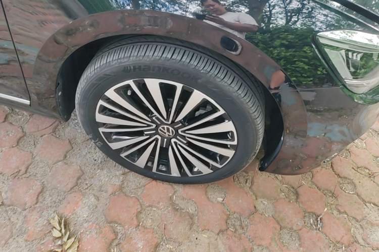 Used Volkswagen Passat 2020 Revised Version 330TSI Luxury Edition China VI Standard Right Front Wheel Hub