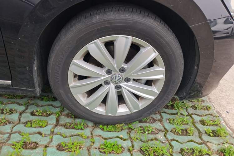 Used Volkswagen Passat 2020 330TSI Elite Edition China VI Right Front Wheel Hub