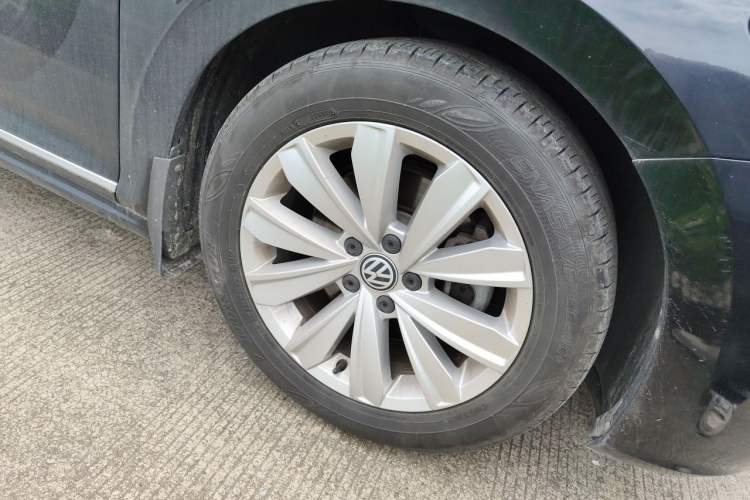 Used Volkswagen Passat 2020 330TSI Elite Edition China VI Right Front Wheel Hub