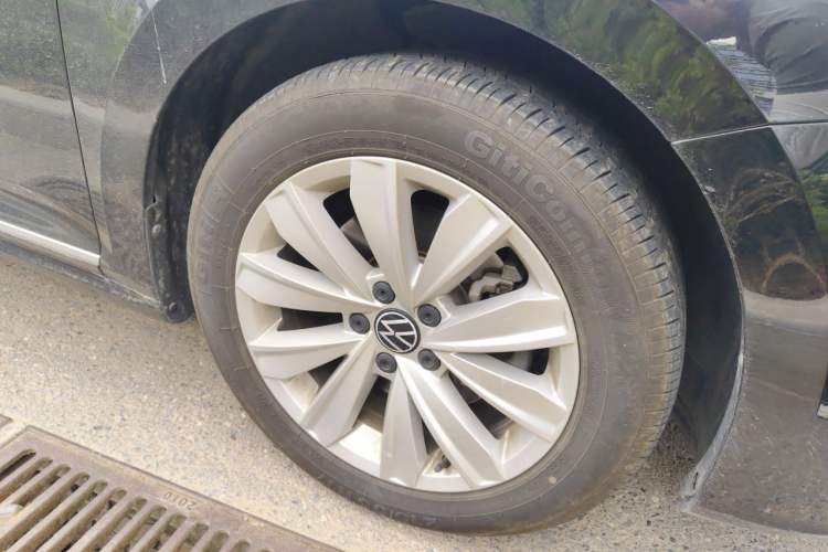 Used Volkswagen Passat 2020 330TSI Elite Edition China VI Right Front Wheel Hub