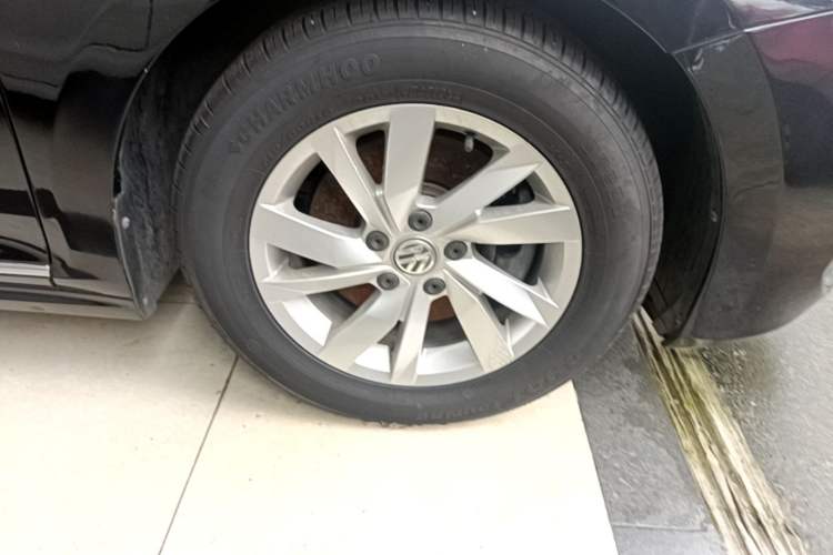 Used Volkswagen Passat 2020 Revised Version 280TSI Business Edition China VI Standard Right Front Wheel Hub
