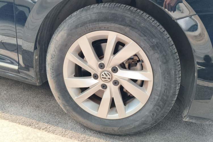 Used Volkswagen Passat 2020 280TSI Business Edition China VI Standard Right Front Wheel Hub