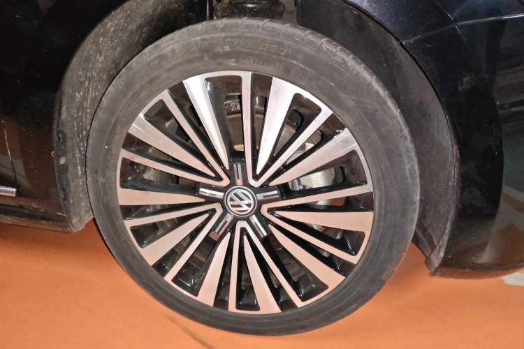 Used Volkswagen Passat 2020 330TSI Prestige Edition China VI Standard Right Front Wheel Hub