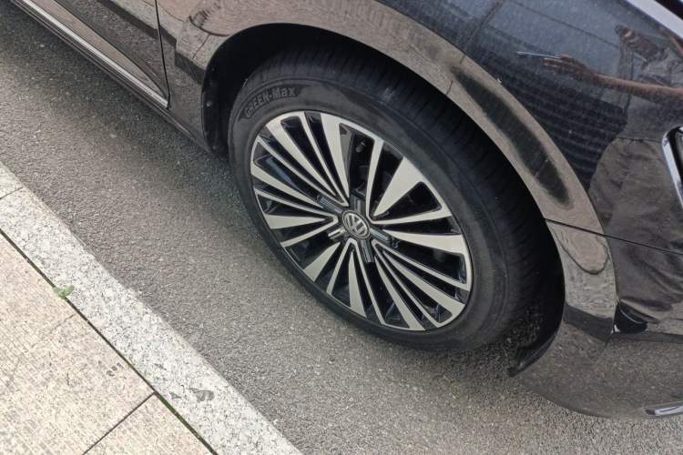Used Volkswagen Passat 2020 330TSI Luxury Edition China VI Right Front Wheel Hub