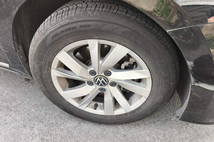 Used Volkswagen Passat 2020 Revised Version 280TSI Business Edition China VI Standard Right Front Wheel Hub