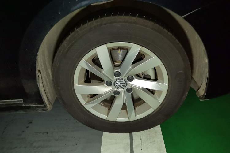 Used Volkswagen Passat 2020 280TSI Business Edition China VI Standard Right Front Wheel Hub
