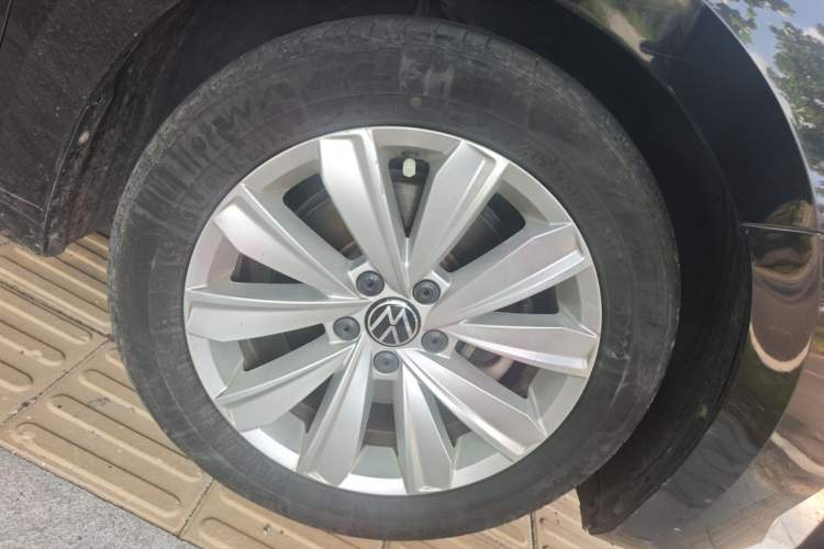 Used Volkswagen Passat 2020 Revised Version 280TSI Elite Edition China VI Standard Right Front Wheel Hub