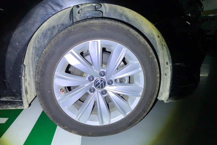 Used Volkswagen Passat 2020 Facelift 330TSI Elite Edition China VI Standard Right Front Wheel Hub