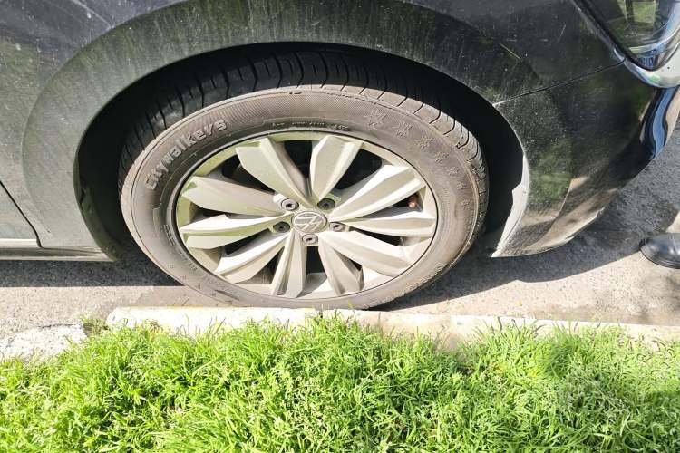 Used Volkswagen Passat 2020 330TSI Elite Edition China VI Right Front Wheel Hub