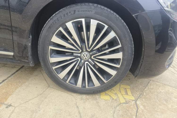 Used Volkswagen Passat 2020 330TSI Luxury Edition China VI Right Front Wheel Hub