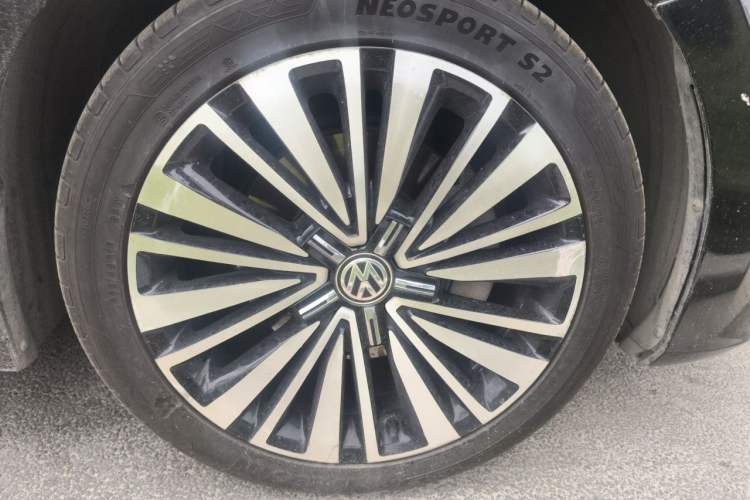 Used Volkswagen Passat 2020 330TSI Luxury Edition China VI Right Front Wheel Hub
