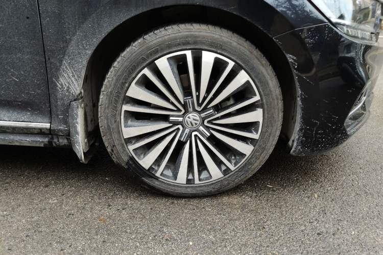 Used Volkswagen Passat 2020 330TSI Luxury Edition China VI Right Front Wheel Hub