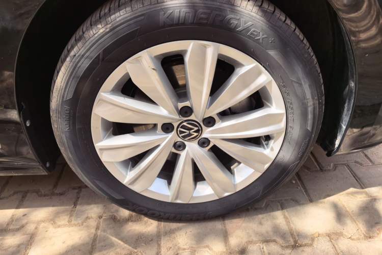 Used Volkswagen Passat 2020 330TSI Elite Edition China VI Right Front Wheel Hub