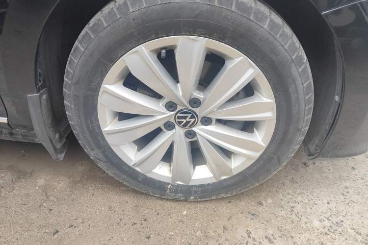 Used Volkswagen Passat 2020 330TSI Elite Edition China VI Right Front Wheel Hub
