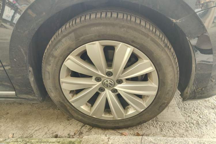 Used Volkswagen Passat 2020 330TSI Elite Edition China VI Right Front Wheel Hub