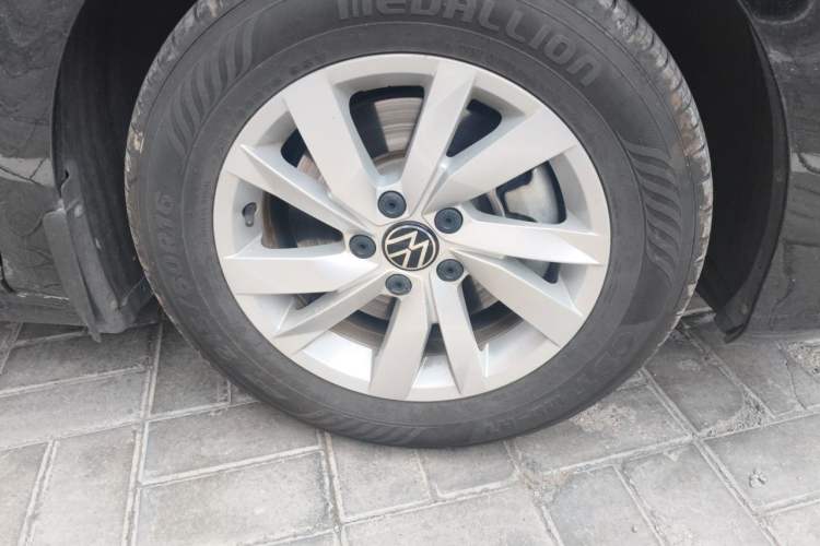 Used Volkswagen Passat 2020 Revised Version 280TSI Business Edition China VI Standard Right Front Wheel Hub