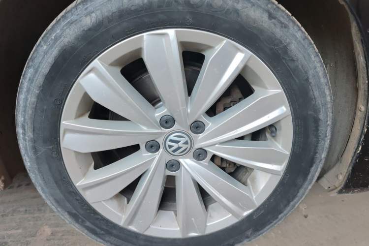 Used Volkswagen Passat 2020 330TSI Elite Edition China VI Right Front Wheel Hub