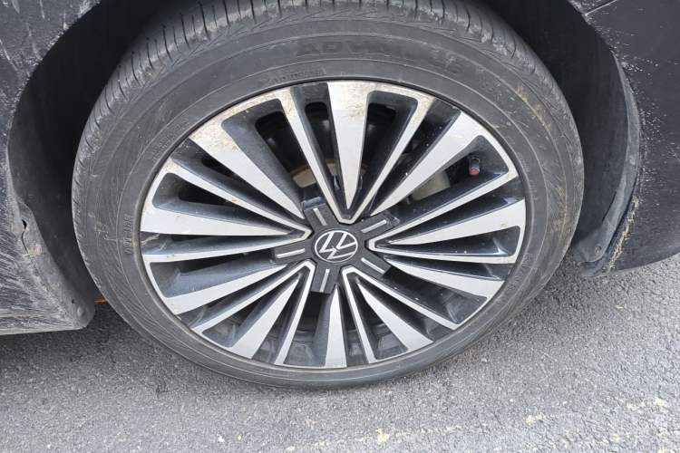 Used Volkswagen Passat 2020 Facelift 330TSI Prestige Edition China VI Standard Right Front Wheel Hub