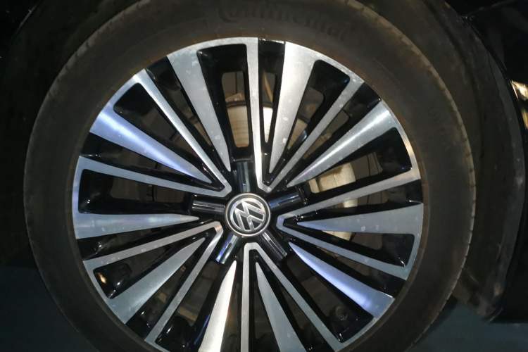 Used Volkswagen Passat 2020 330TSI Luxury Edition China VI Right Front Wheel Hub