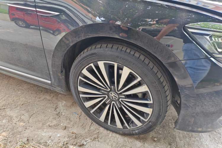 Used Volkswagen Passat 2020 Revised Version 330TSI Luxury Edition China VI Standard Right Front Wheel Hub