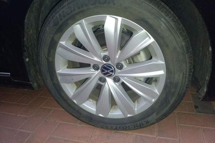 Used Volkswagen Passat 2020 Facelift 330TSI Elite Edition China VI Standard Right Front Wheel Hub