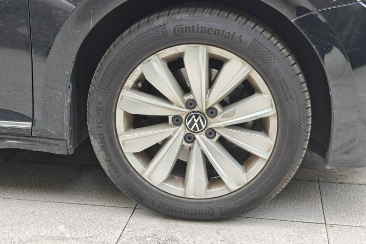 Used Volkswagen Passat 2020 330TSI Elite Edition China VI Right Front Wheel Hub
