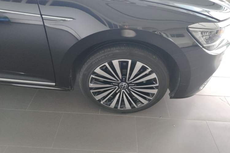 Used Volkswagen Passat 2020 Revised Version 330TSI Luxury Edition China VI Standard Right Front Wheel Hub