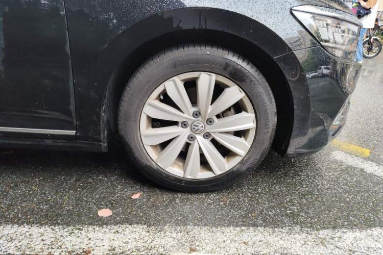 Used Volkswagen Passat 2020 330TSI Elite Edition China VI Right Front Wheel Hub