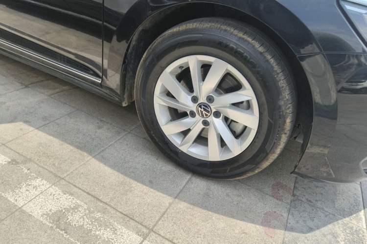 Used Volkswagen Passat 2020 Revised Version 280TSI Business Edition China VI Standard Right Front Wheel Hub
