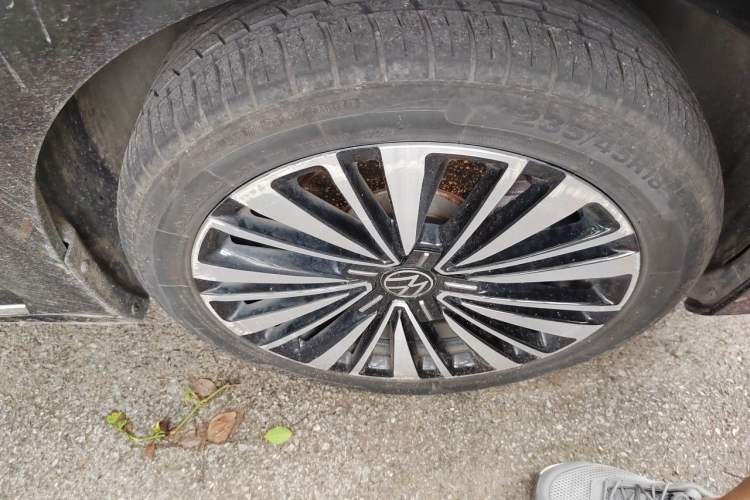 Used Volkswagen Passat 2020 Revised Version 330TSI Luxury Edition China VI Standard Right Front Wheel Hub
