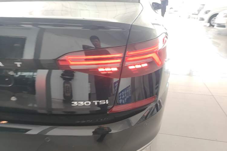 Used Volkswagen Passat 2020 330TSI Elite Edition China VI Right Rear Taillight