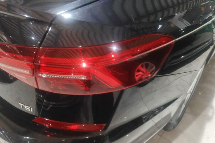 Used Volkswagen Passat 2020 Revised Version 280TSI Business Edition China VI Standard Right Rear Taillight
